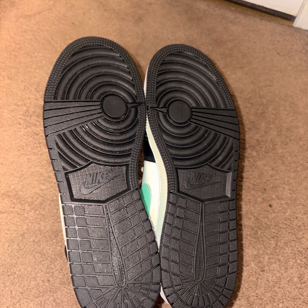 Air Jordan 1 Mid “Green Glow” - Picture 5 of 6